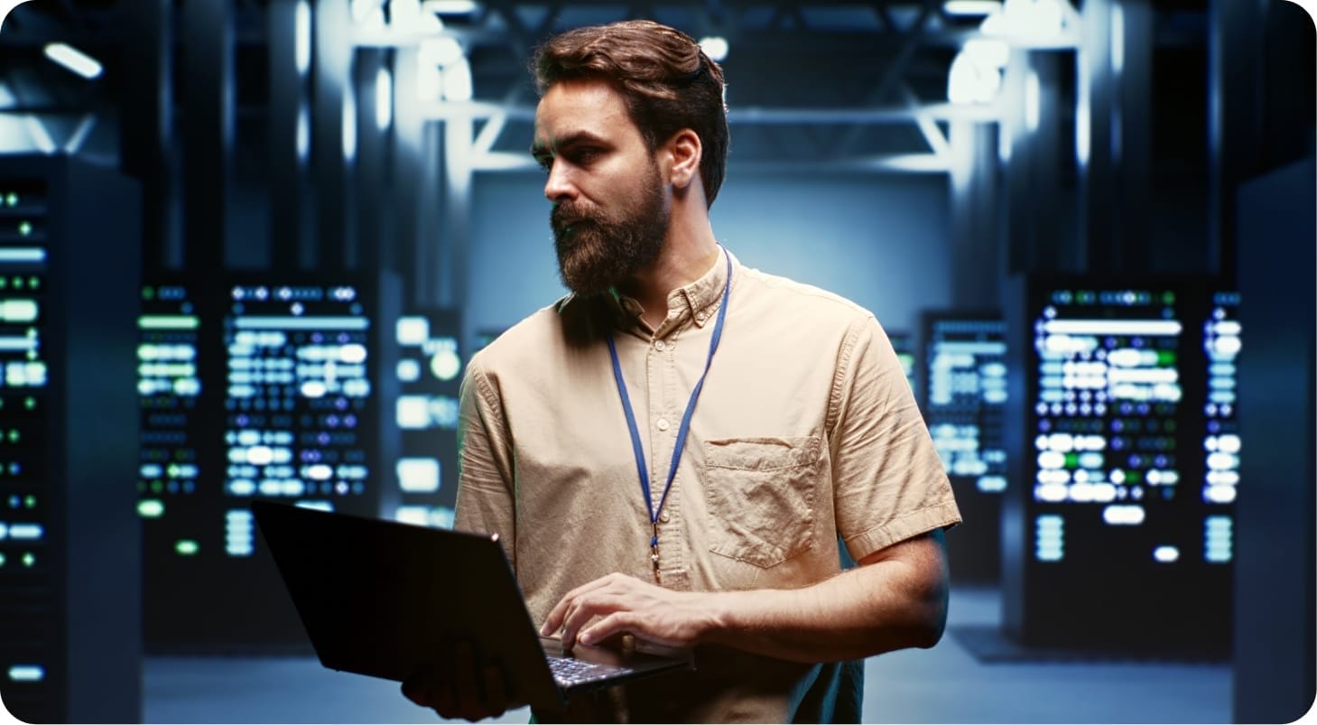 IT expert streamlining industrial operations with phased cloud migration.